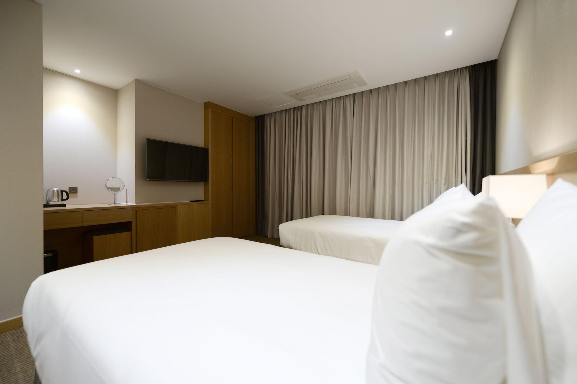 Hotel New Oriental Myeongdong Seoul Exterior photo