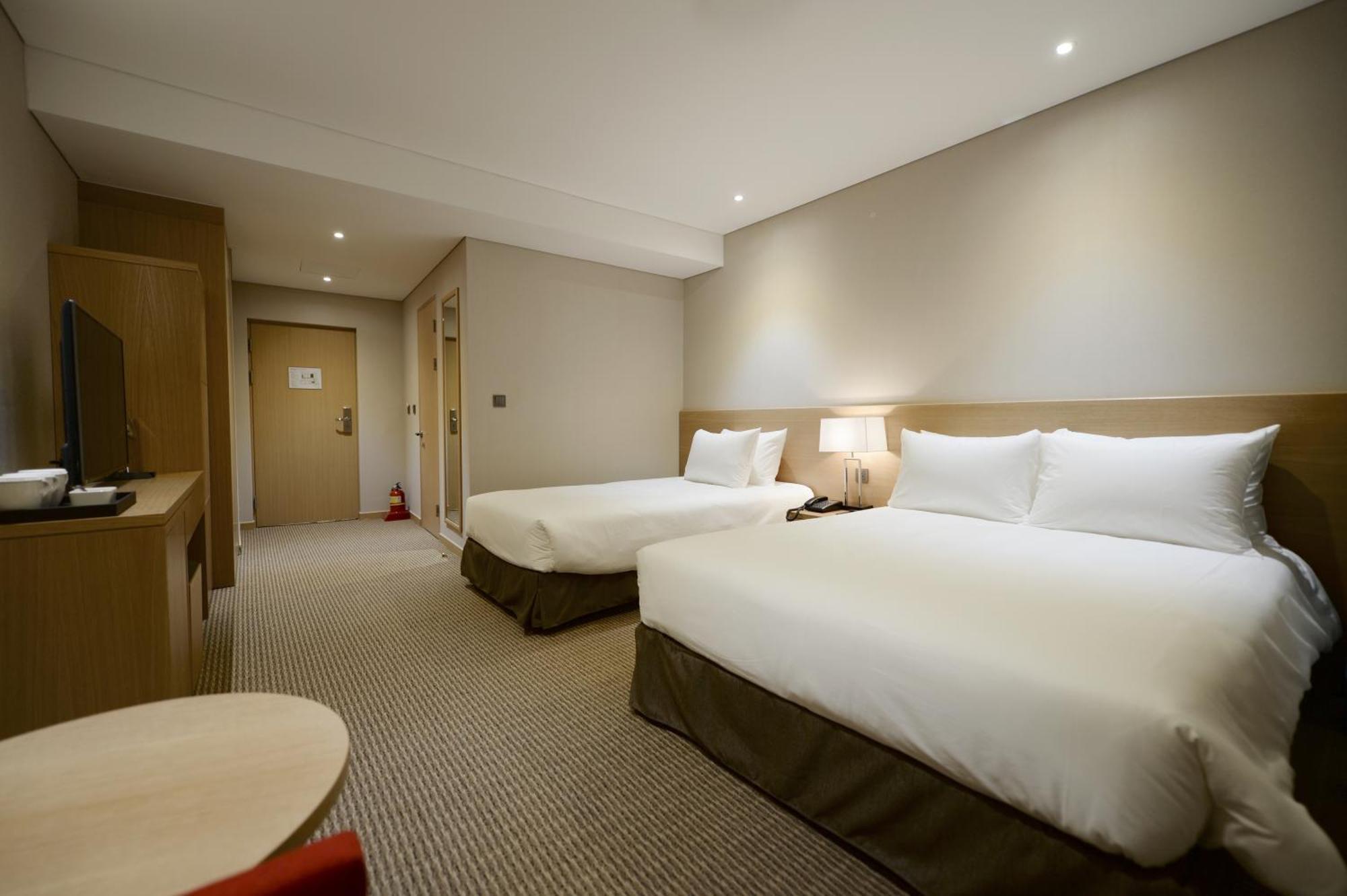 Hotel New Oriental Myeongdong Seoul Room photo