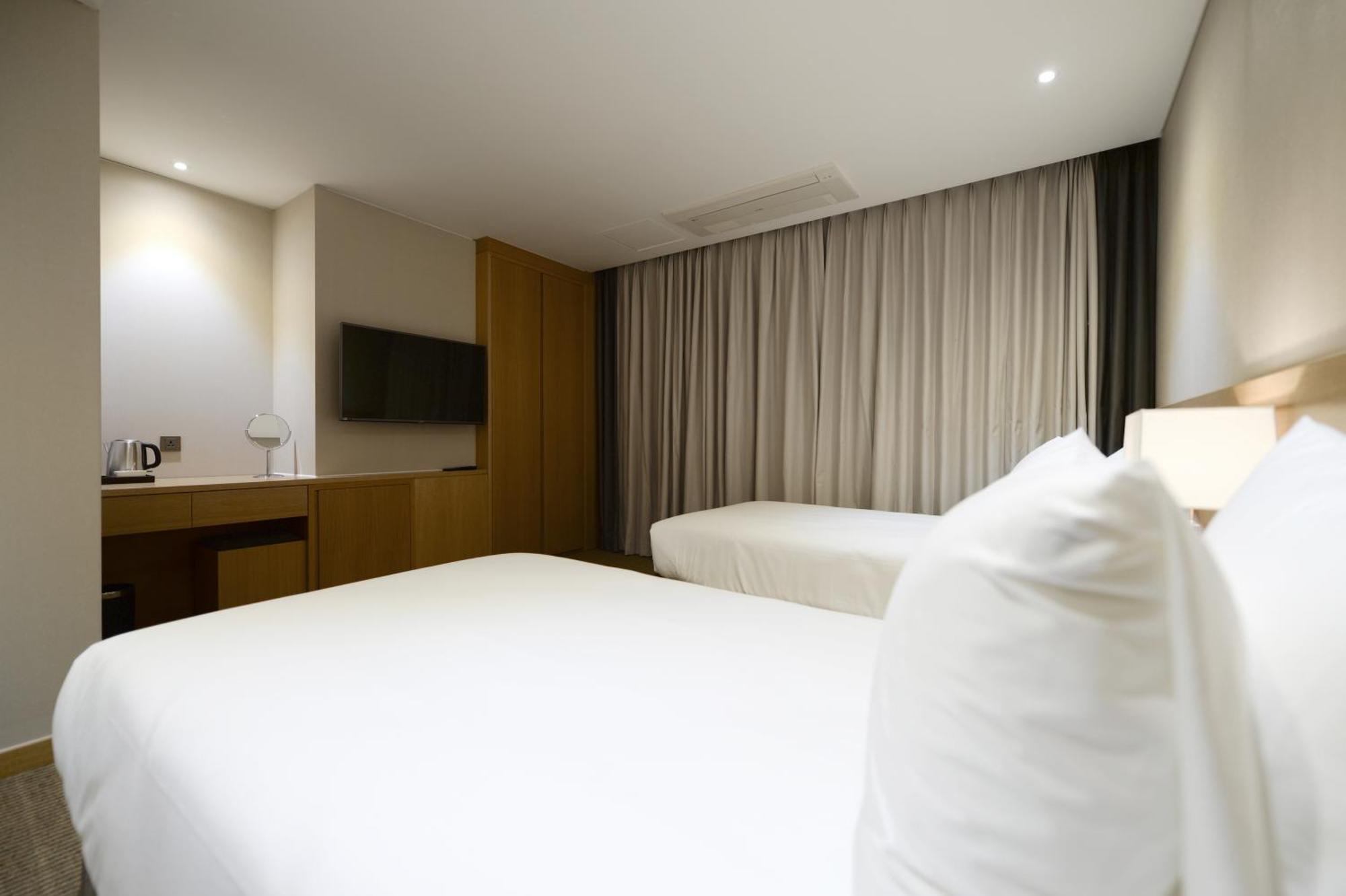 Hotel New Oriental Myeongdong Seoul Room photo