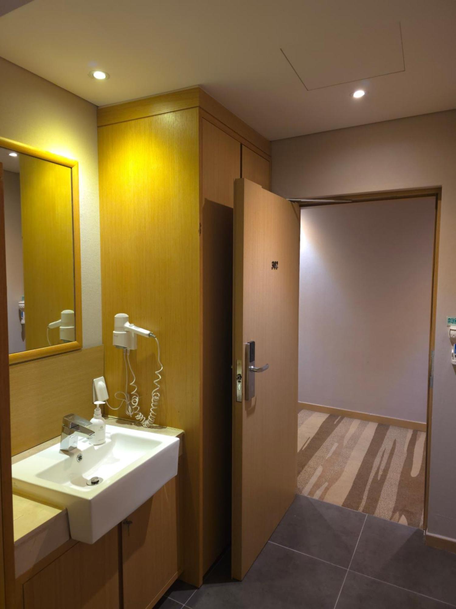 Hotel New Oriental Myeongdong Seoul Exterior photo
